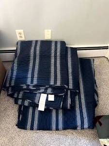 lot 333 image: King & FullQueen Comforters