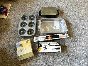 lot 342 image: Kitchen Items