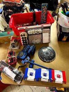 lot 413 image: Toolbox & Contents