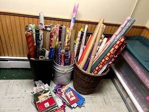 lot 368 image: Wrapping Paper & Gift Bags