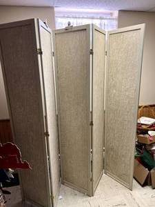 lot 371 image: Room Divider