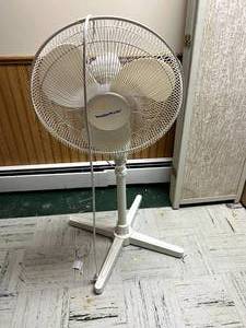 lot 372 image: Stand Fan