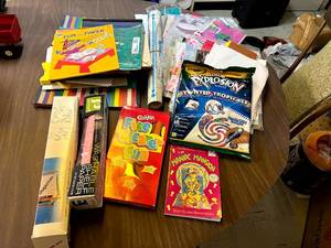 lot 379 image: Books, Wrapping Paper & Craft Paper