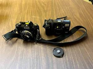 lot 380 image: Cameras