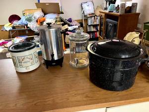 lot 384 image: Kitchen Items