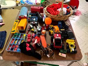 lot 391 image: Table Full of Toys