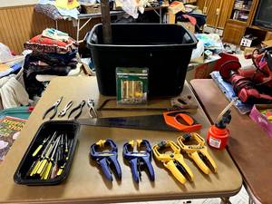 lot 405 image: Tote of Hand Tools