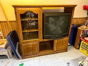 lot 429 image: Entertainment Stand & TV