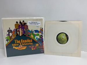 lot 14 image: The BEATLES Yellow Submarine Vinyl Record 