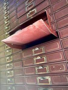 lot 1 image: ANTIQUE  VINTAGE CABINET