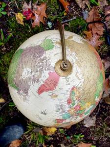 lot 4 image: WORLD GLOBE