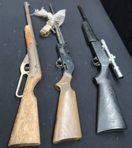 lot 15 image: VINTAGE DAISY  POWER MASTER BB RIFLESPELLET GUNS