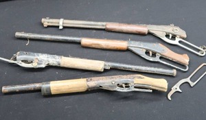 lot 20 image: DAISY BITS AND PIECES (PARTS)