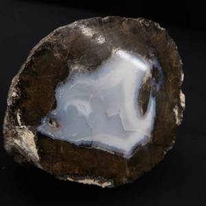 lot 29 image: GORGEOUS CUT GEODE