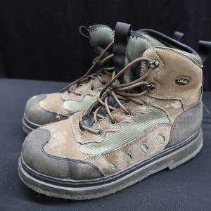 lot 34 image: CABELLAS ULTRALIGHT FELT SOLE WADING BOOT