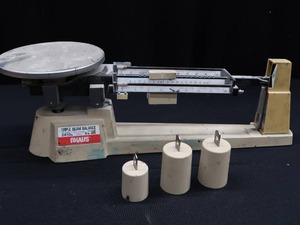 lot 39 image: OHAUS TRIPLE BEAM BALANCE SCALE  WEIGHTS
