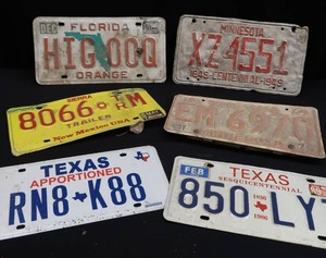 lot 42 image: VINTAGE LICENSE PLATES