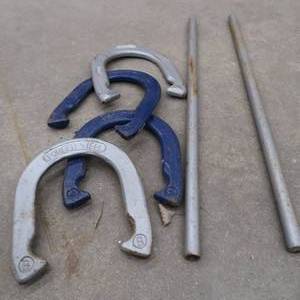 lot 60 image: FORGED STEEL HORSE SHOE GAME. WITH POSTS