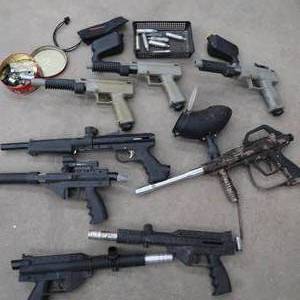 lot 64 image: PAINTBALL GUN LOT