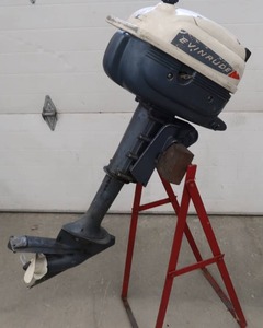 lot 76 image: EVINRUDE LIGHTWIN 3 HP MOTOR