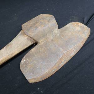 lot 80 image: ANTIQUE AXE VERY PRIMITIVE