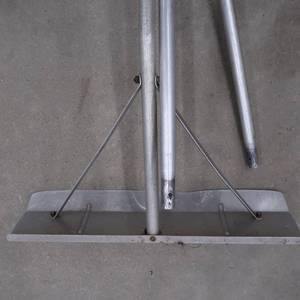 lot 84 image: SNOW SHOVEL WITH EXTENSION HANDLES