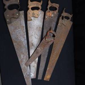 lot 90 image: BEAUTIFULLY VINTAGE HAND SAWS