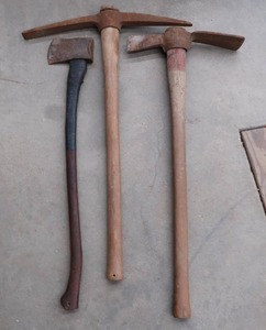 lot 100 image: 3 PACK OF ASSORTED AXES