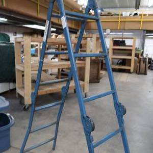 lot 121 image: FOLDABLE STEELMETAL LADDER