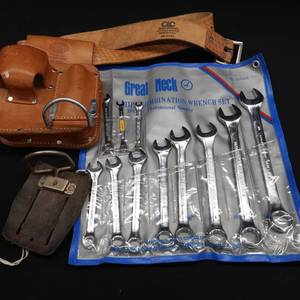 lot 137 image: WRENCH SET AND LEATHER TOOLBELT