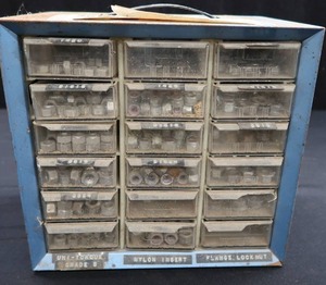 lot 139 image: METAL LOCKNUT ORGANIZER