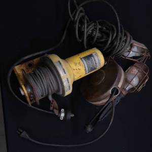 lot 140 image: WINCH AND TROUBLE LIGHTS