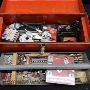 lot 151 image: VINTAGE METAL TOOL BOX WITH CUTTING TOOLS