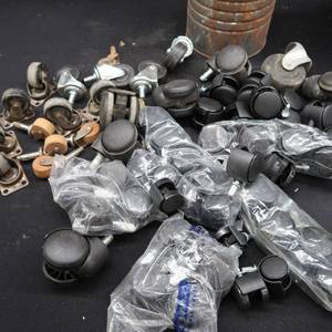 lot 152 image: LARGE LOT OF ASSORTED CASTORS