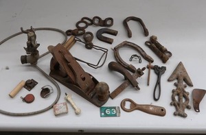 lot 153 image: VINTAGE BITS AND PIECES