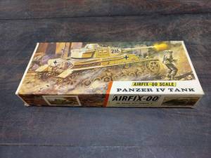 Vintage Airfix-00 Panzer IV Model Tank Kit