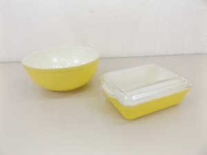 Vintage Pyrex Mixing Bowl and Lidded Baking Pan