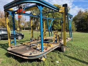 lot 1 image: DuzMor 4 Post Frame Machine with Attachments