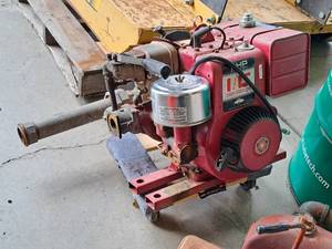 lot 999 image: Waterour Dependable IndustrialCommercial 11-HP Briggs & Stratton Cast Iron Bore Gas Fire Truck Water Pump