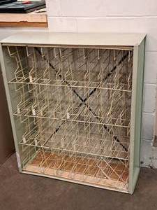 lot 1033 image: Metal Storage Rack 4-tier