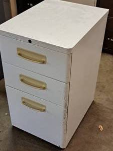 lot 1037 image: Metal File Cabinet 3-drawer