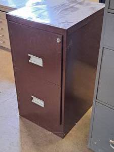 lot 1039 image: Metal Locking File Cabinet 2-drawer with Key