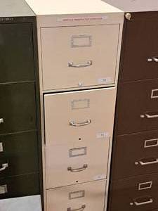 lot 1044 image: Metal File Cabinet 5-drawer