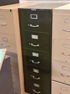 lot 1043 image: Steelmaster Metal File Cabinet 5-drawer