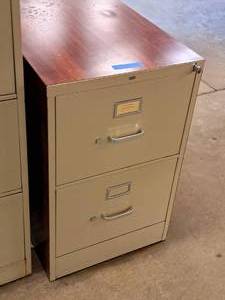lot 1050 image: Metal File Cabinet 2-drawer