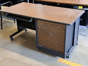 lot 1054 image: Rolling Office Desk
