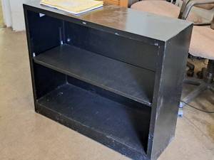 lot 1059 image: Metal Bookcase 2-shelf