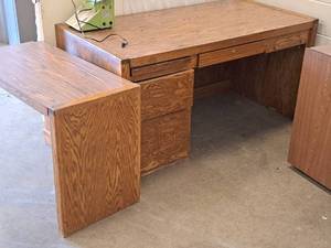 lot 1073 image: Wooden Office Desk 2-piece