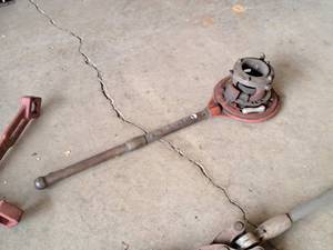 lot 1095 image: Ridgid 1-12 Pipe Threader C-10