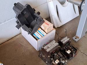lot 1098 image: Lot of  Assorted Electrical Contact Kits and Fuses